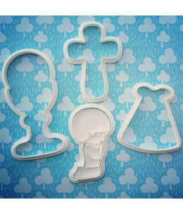 Bambino comunione in ginocchio